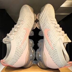 Nike Women's Air VaporMax Flyknit Shoes - Cream and Peach Size 7.5 Women's
